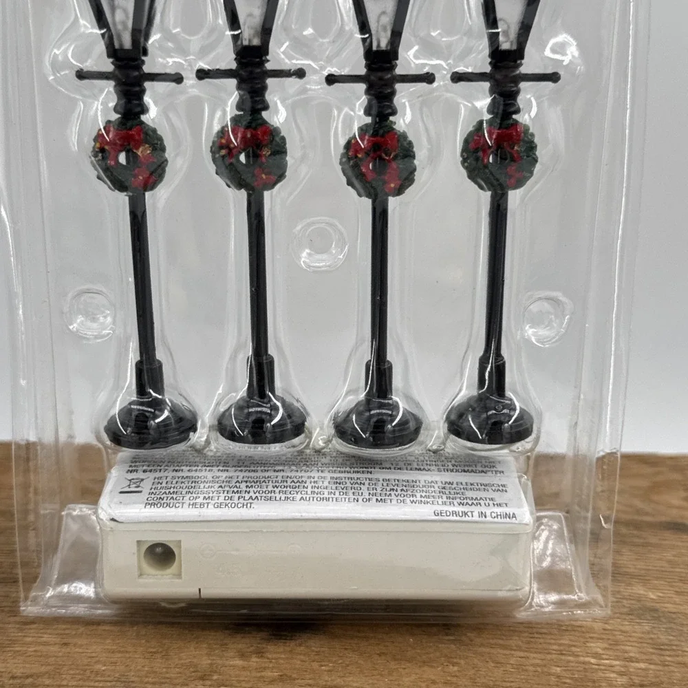 Lemax Village Gas Lantern Street Lamp Set 4 Christmas Village Accessory 2006 NEW
